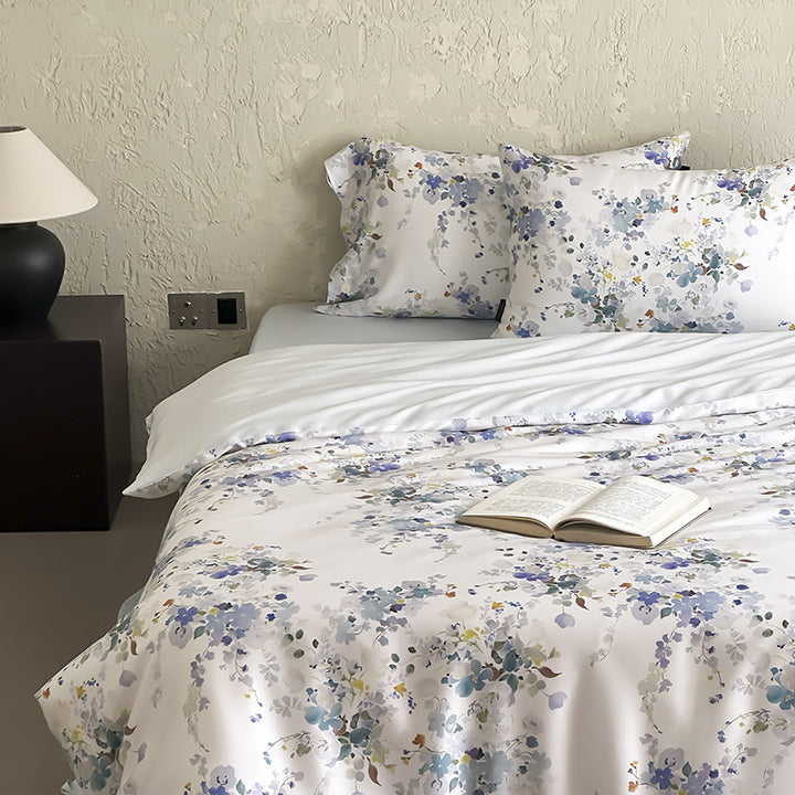 Luxuriöses Satin-Bettwäsche-Set mit floralem Aquarellprint und seidig-glänzendem Finish