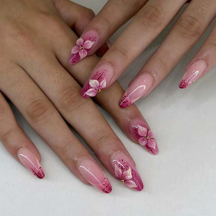 Blumeninspiriertes 3D Press-On Nagelkunst Karnz