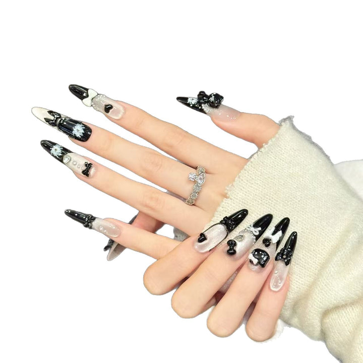 Künstlerisches Press-On Nageldesign