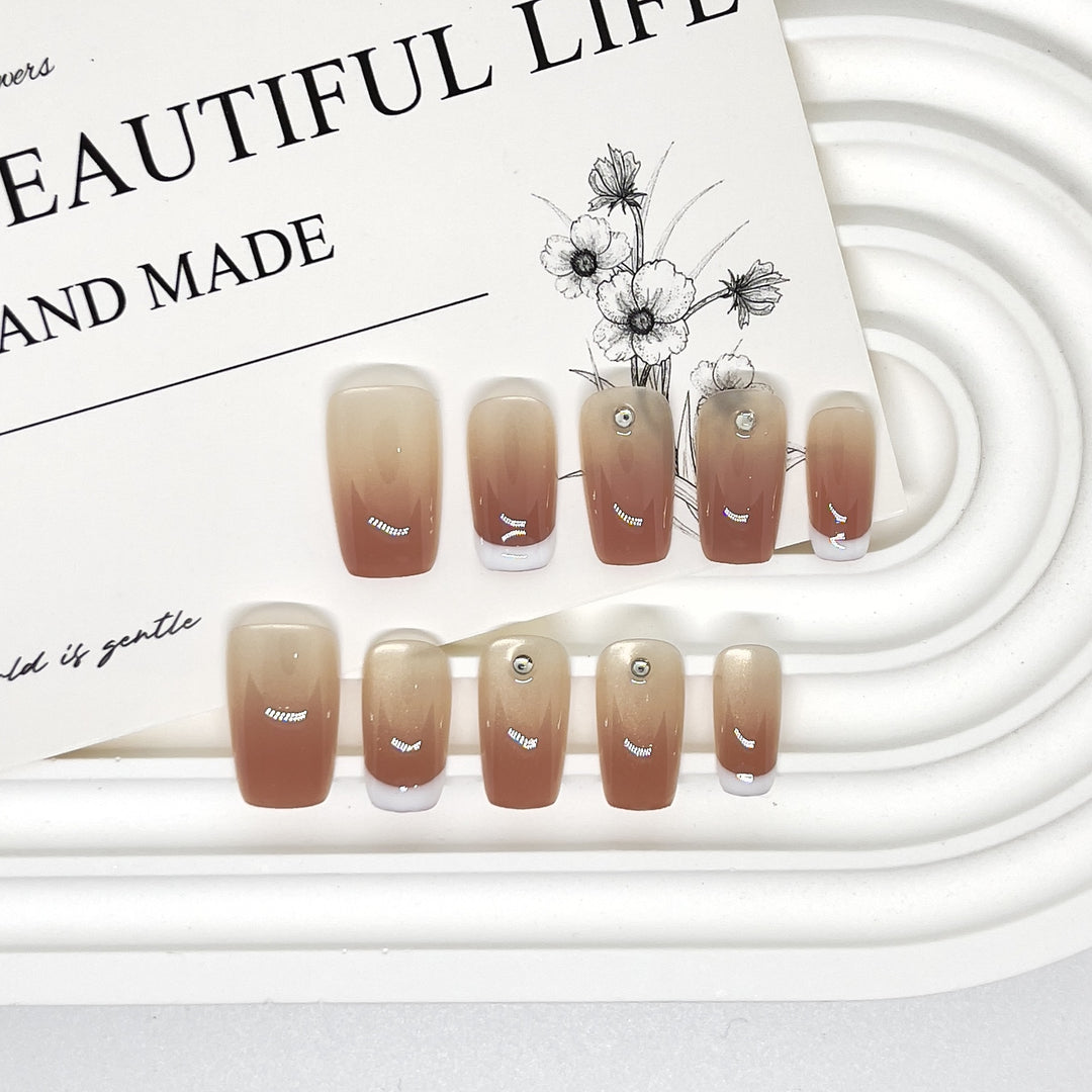 Elegantes Ombre Press-On Nagelset mit Strassakzenten