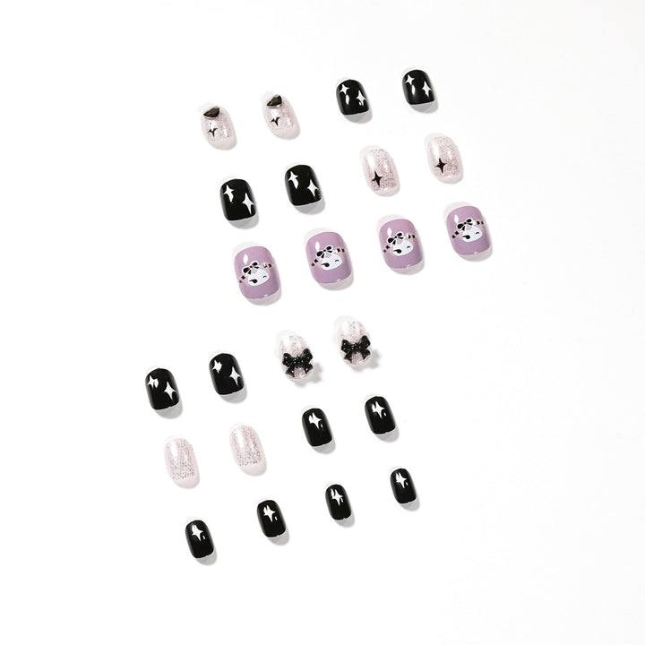 Kunstvolle Nagelverlängerungen mit glamourösen Akzenten Karnz