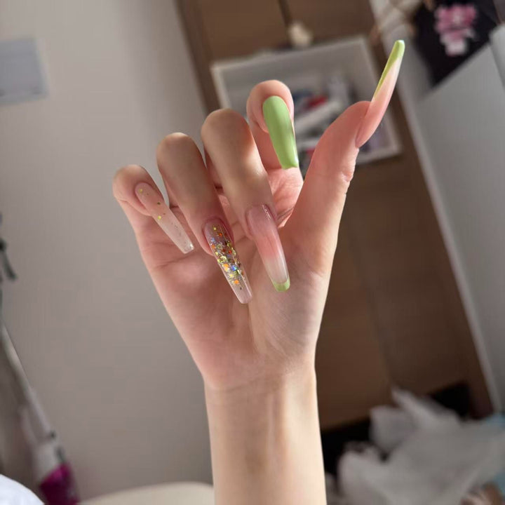 Dekorative Lange Stiletto-Nagelverlängerungen