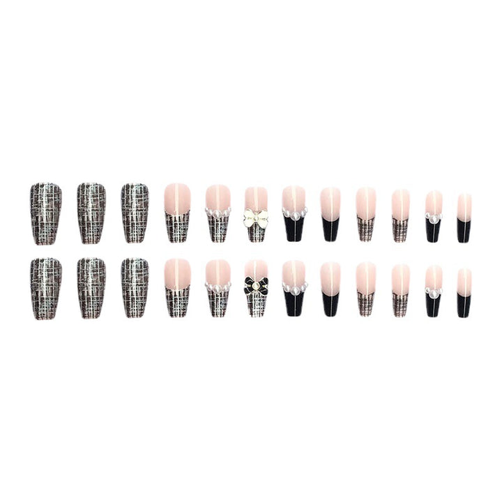 Kunstnagelset mit elegantem Perlen- und Blumenmotiv Karnz