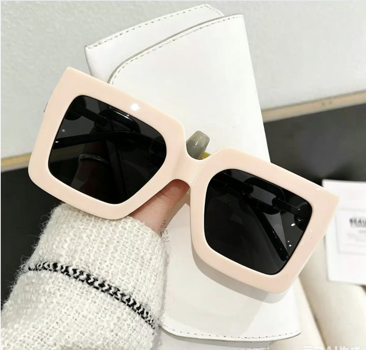 Stylische breite quadratische Sonnenbrille Karnz
