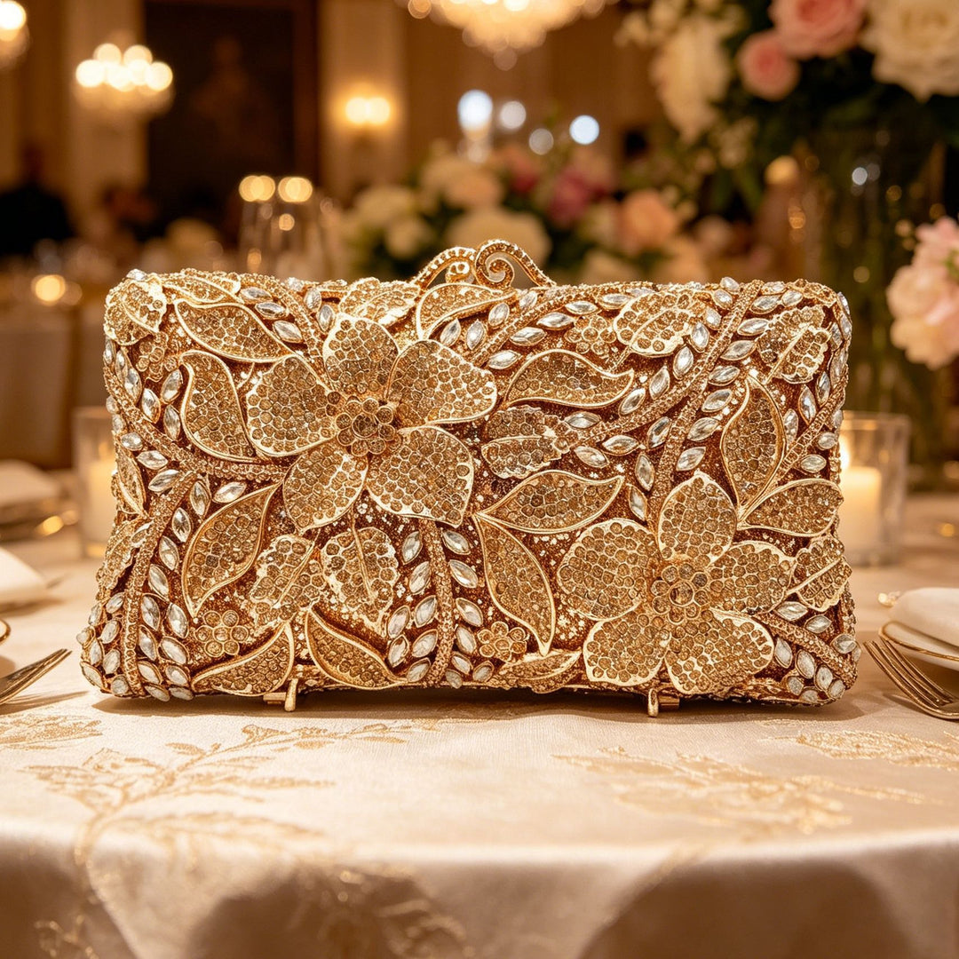 Blumig verzierte Abend-Clutch