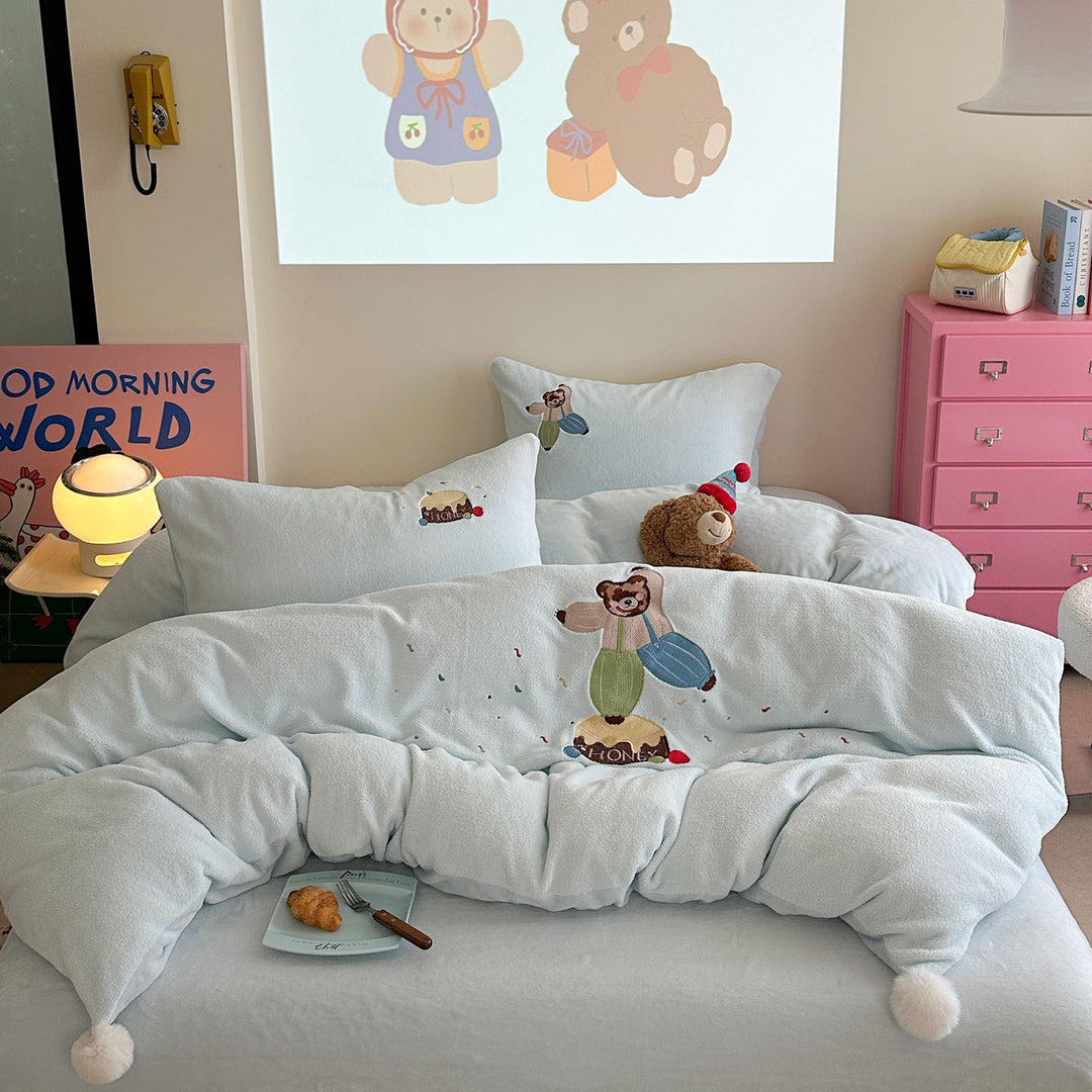 Kuschelige Kinder-Bettwäschegarnitur mit besticktem Teddymotiv