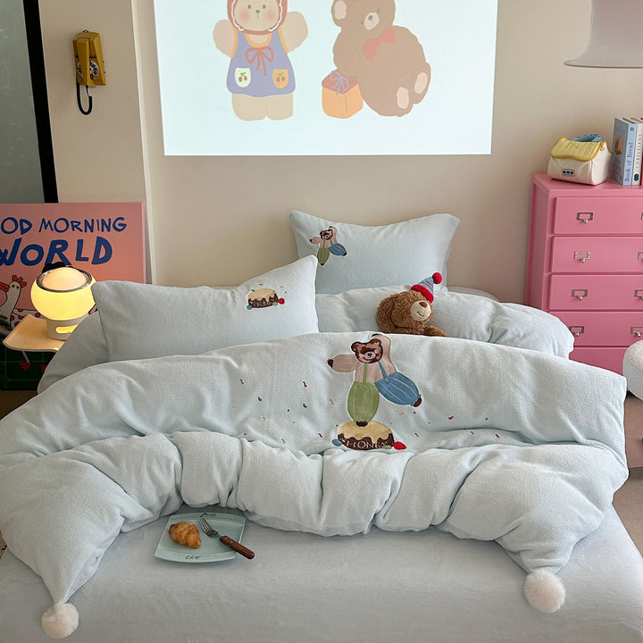 Kuschelige Kinder-Bettwäschegarnitur mit besticktem Teddymotiv