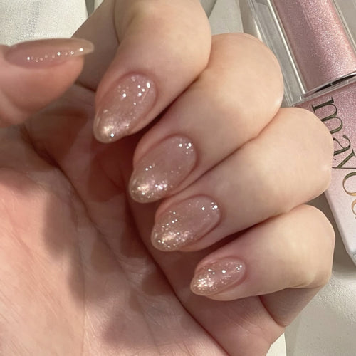 Glamouröse Nagelkunst mit Glittereffekt Karnz