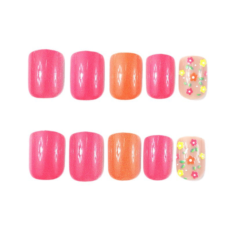 Trendiges Floral-Nagelkunst-Design Karnz