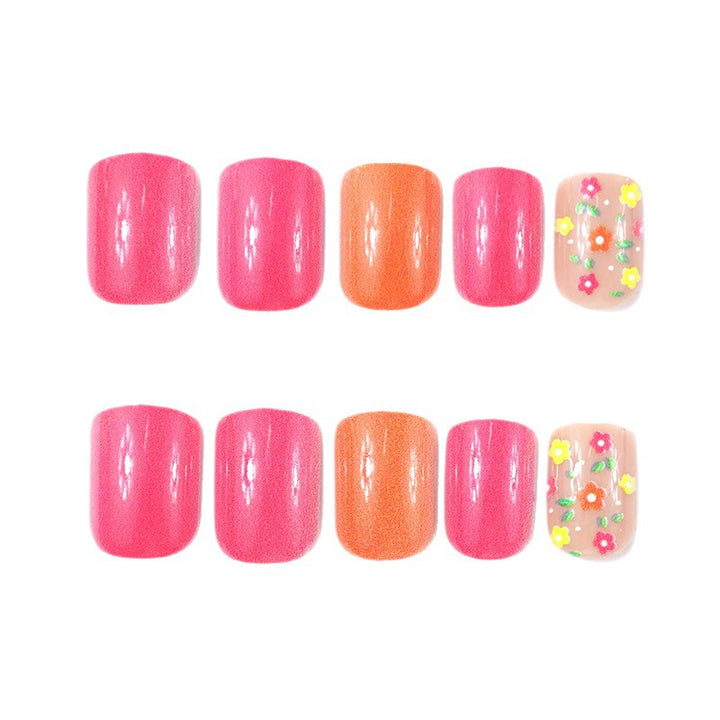 Trendiges Floral-Nagelkunst-Design Karnz