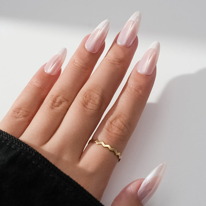 Elegante Stiletto Press-On Nägel mit Ombre Design Karnz