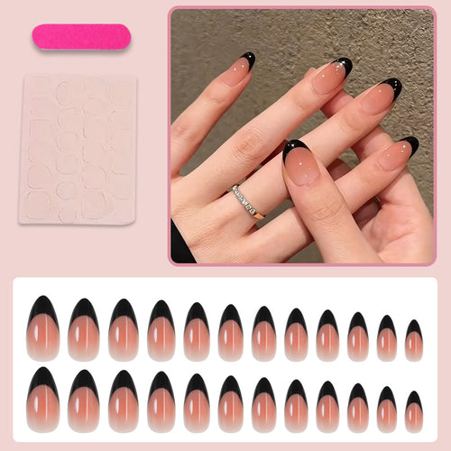 Kunstnagelset mit elegantem French-Tipp und schimmernden Akzenten Karnz