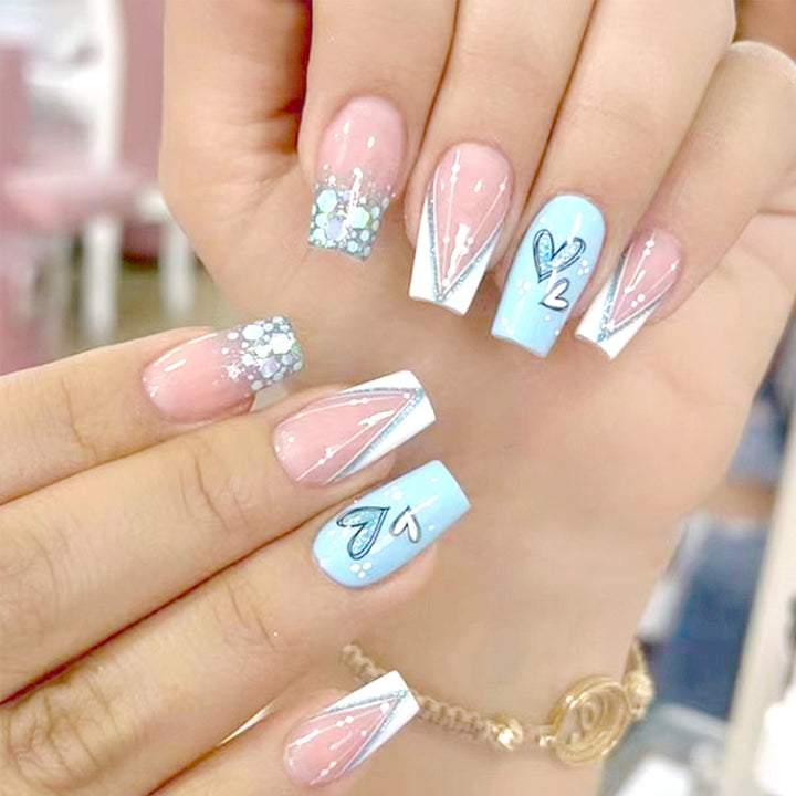 Herz-inspiriertes Press-On Nagelkunst-Set Karnz