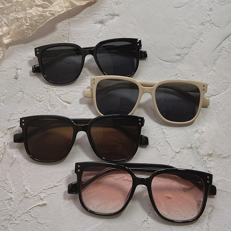 Modische Oversized Sonnenbrille Im Zeitgenössischen Design Karnz