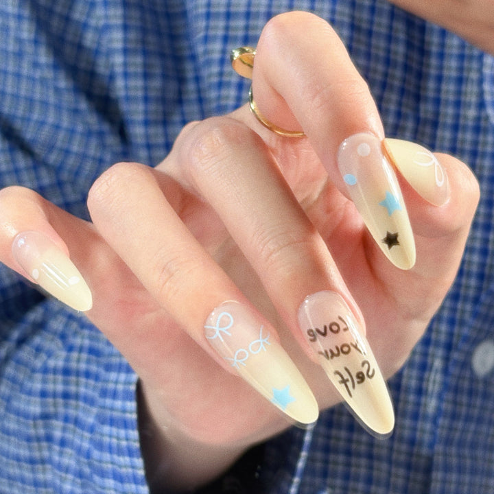 Dekorative Nagel Kunstverlängerungen Karnz