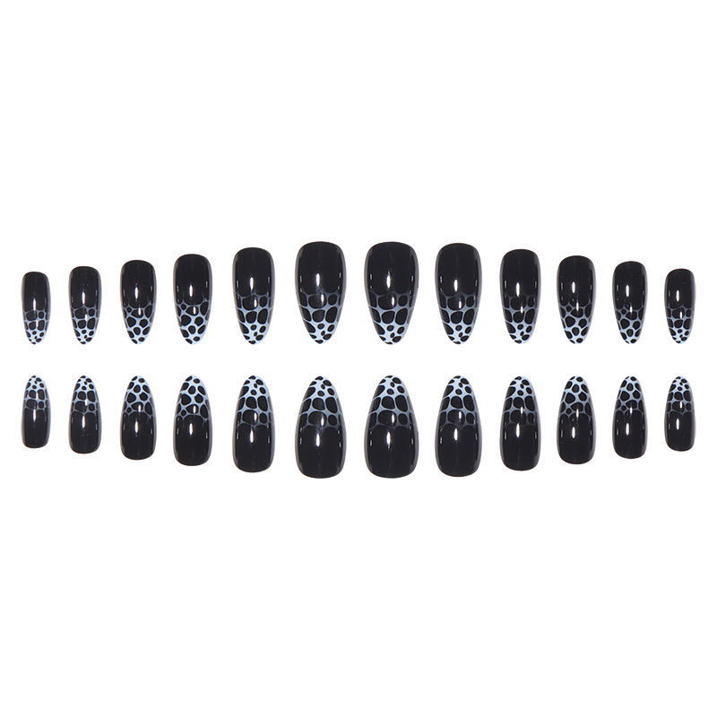 Stiletto-Nagelkunst mit abstrakten Mustern Karnz