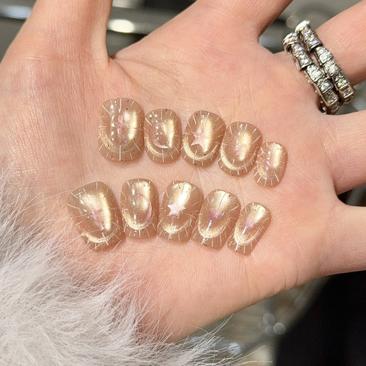 Glänzende Kunstnagelspitzen mit Romantischem Schimmer Karnz