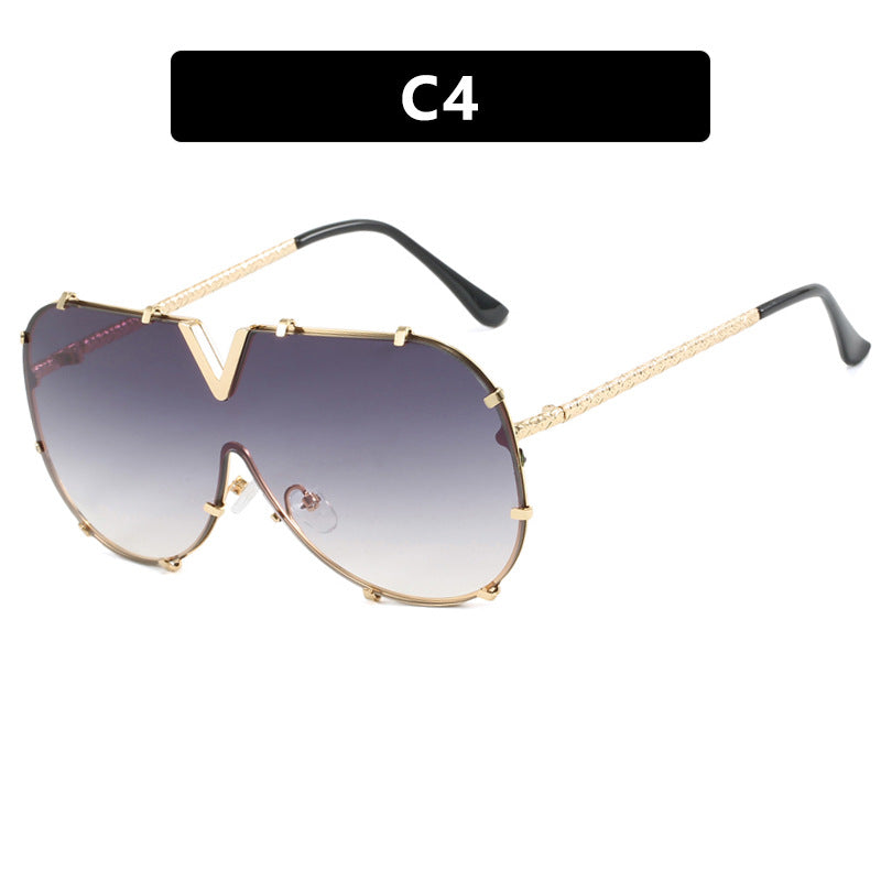 Damen oversized Schutzbrille im futuristischen Design Karnz