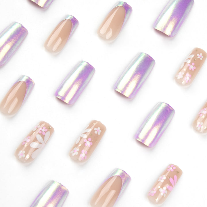 Künstliche Nagelkunst mit floralen Mustern und Glanz Karnz