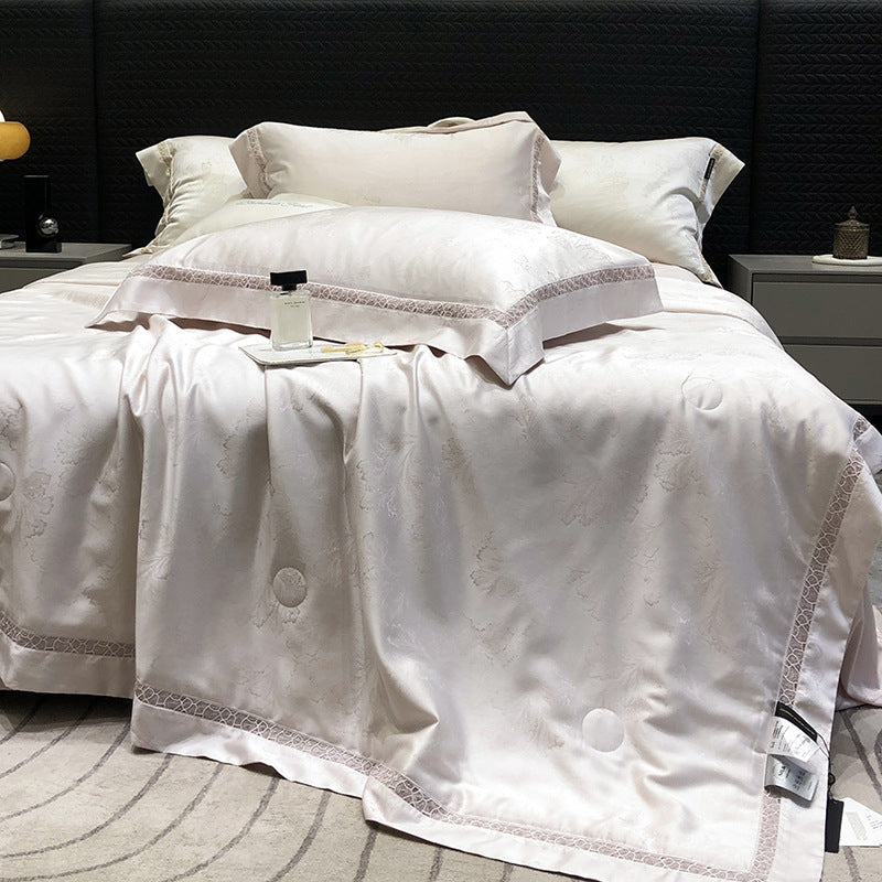 Luxuriöses Satin-Bettwäsche-Set mit Spitzenbordüre und feiner Steppverzierung