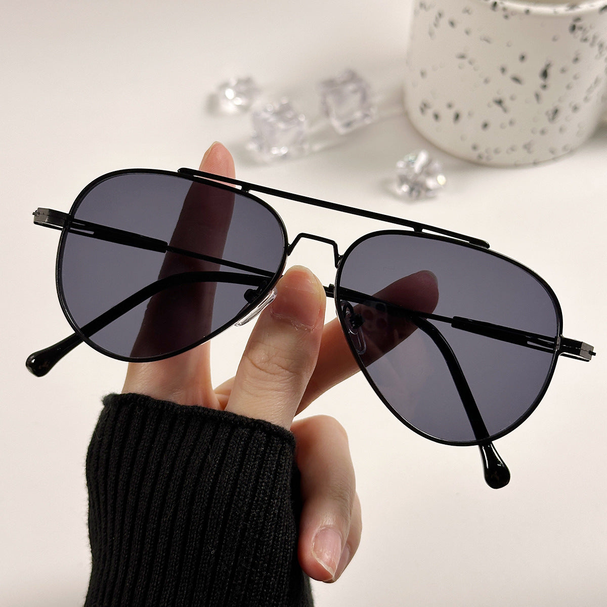 Damen zeitlose Piloten-Sonnenbrille mit hochwertigem Rahmen Karnz