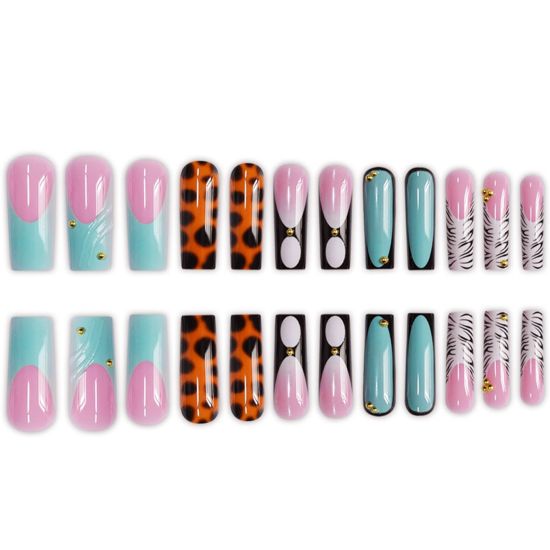 Künstlerisches Press-On Nagelkunst Set Karnz