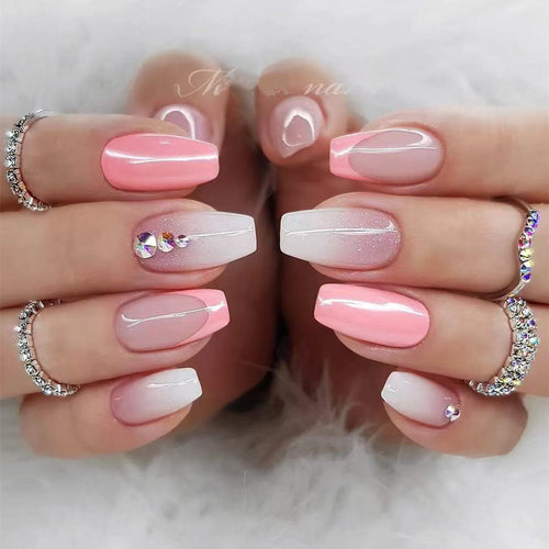 Dekoratives Press-On-Nagelset mit Edelsteinakzenten