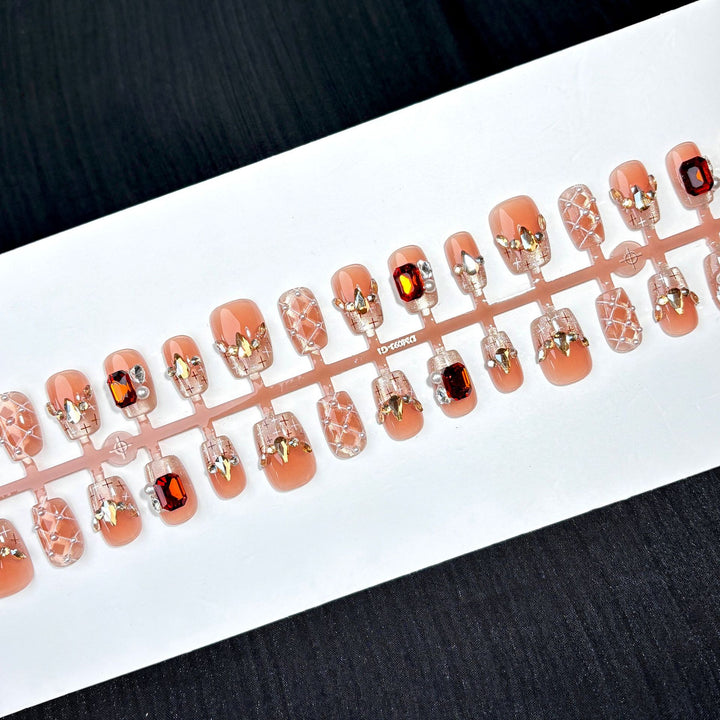 Dekoratives Press-On Nagelkunst Set mit Edelsteinakzenten
