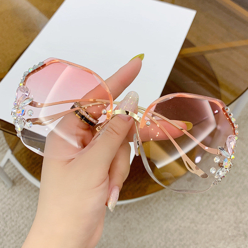 Damen Oversized Sonnenbrille mit dekorativen Steinen Karnz