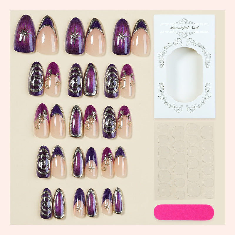 Kunstnagelset mit elegantem Schimmer-Design Karnz