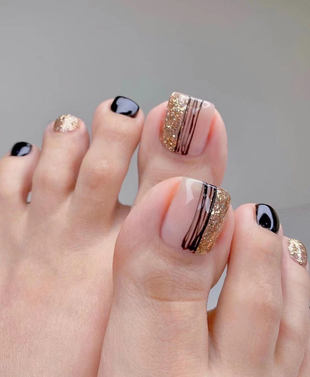 Kunstvolle Fußnagelgestaltung mit Göttlichem Schmetterlingsdesign Karnz