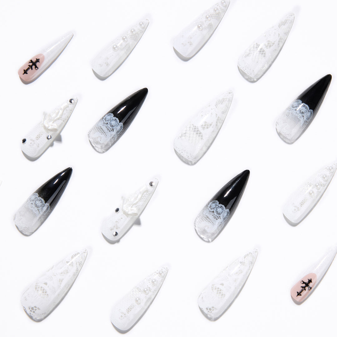 Kunstvolle Stiletto-Nägel mit einzigartigen 3D-Elementen und Glitzerakzenten Karnz