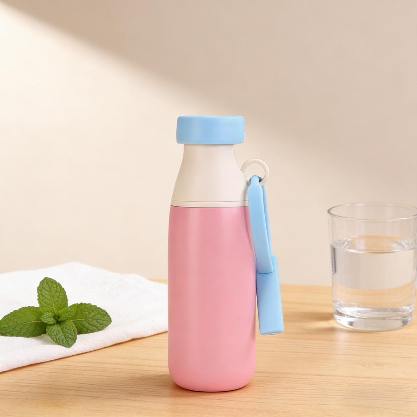 Damen Isolierte Sporttrinkflasche mit praktischem Trageband Karnz