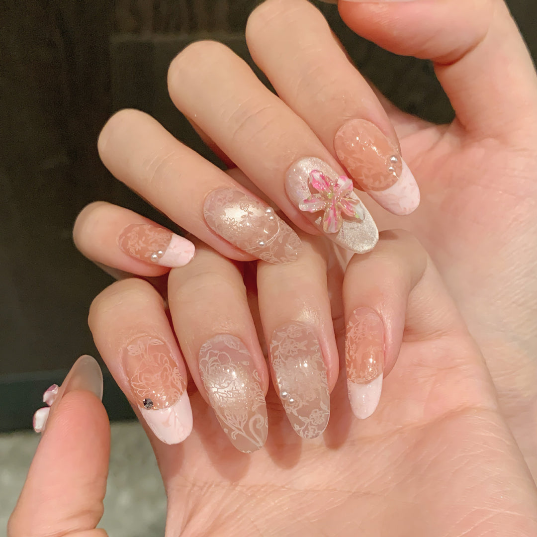 Blumen-Prägung Press-On Nagelset mit dekorativen Elementen