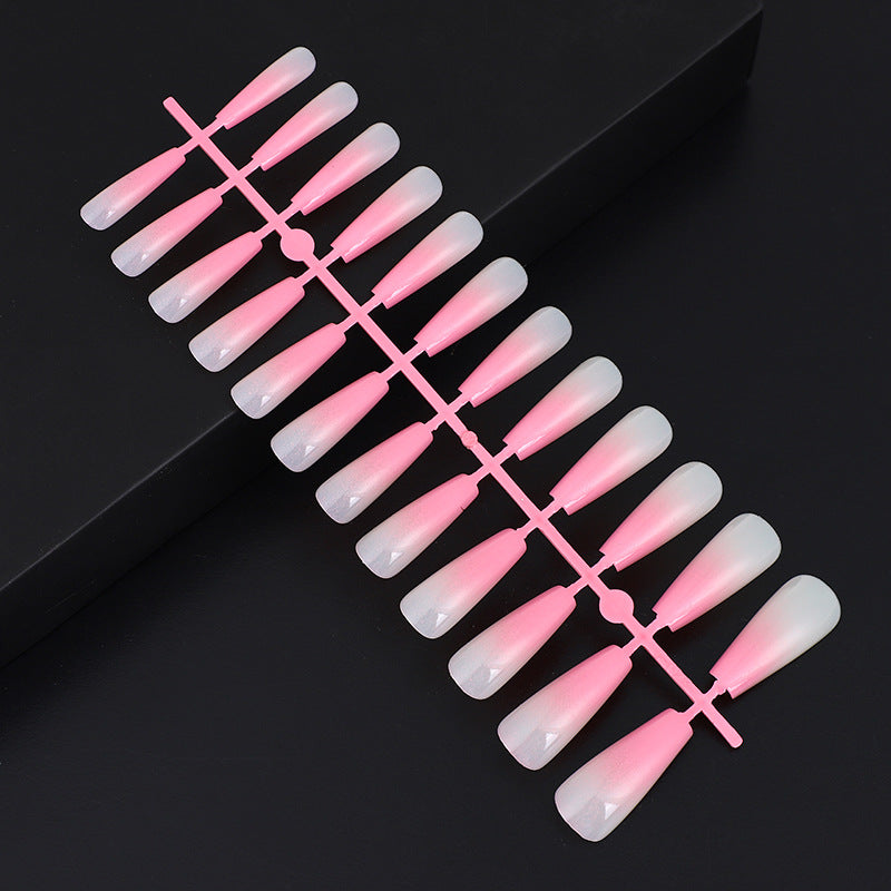 Kunstnägel im eleganten Ombre-Design Karnz