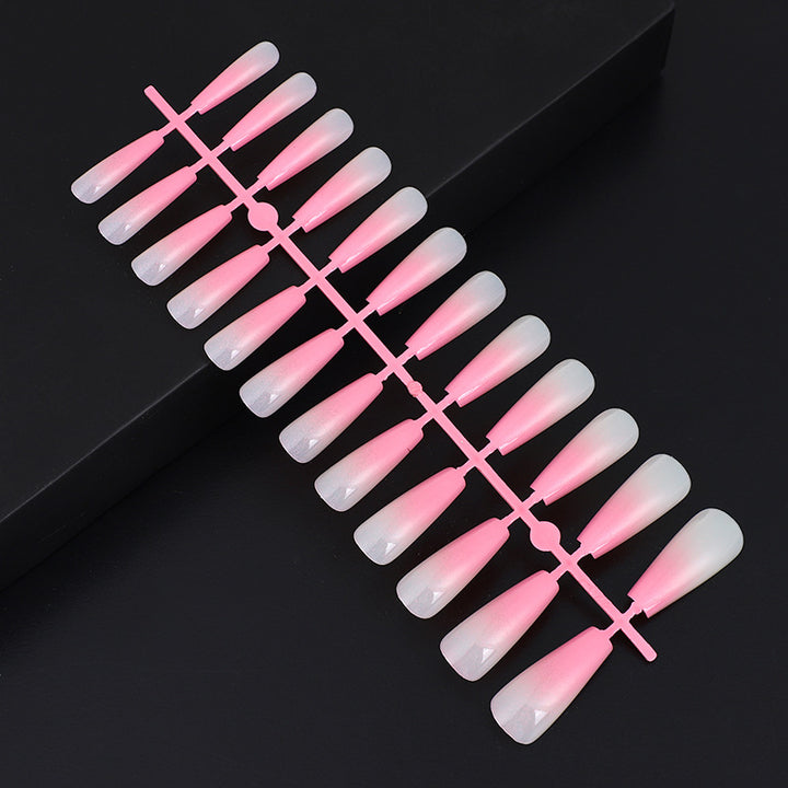 Kunstnägel im eleganten Ombre-Design Karnz