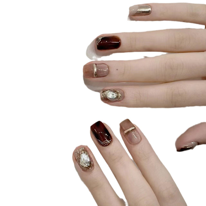 Elegantes Nagelkunstset mit einzigartigen Marmor- und Metallicelementen Karnz