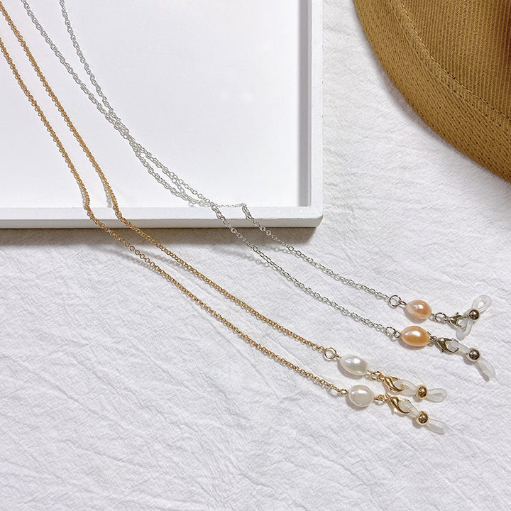 Elegante Schmuckhalterkette mit Perlen- und Goldakzenten Karnz