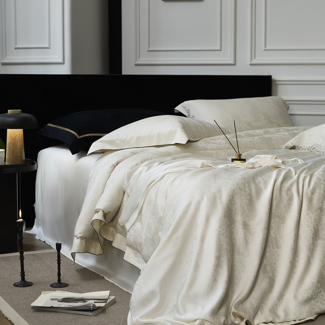 Luxuriöse Satin-Jacquard-Bettwäschegarnitur mit feiner Paspel