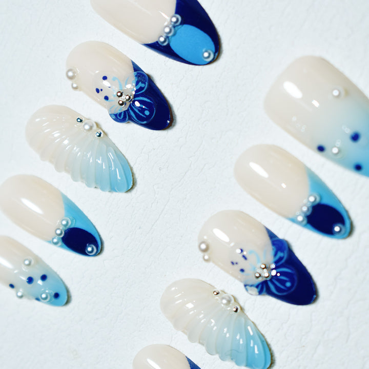 Dekorativer Press-On Nagelkunstset mit 3D Akzenten Karnz