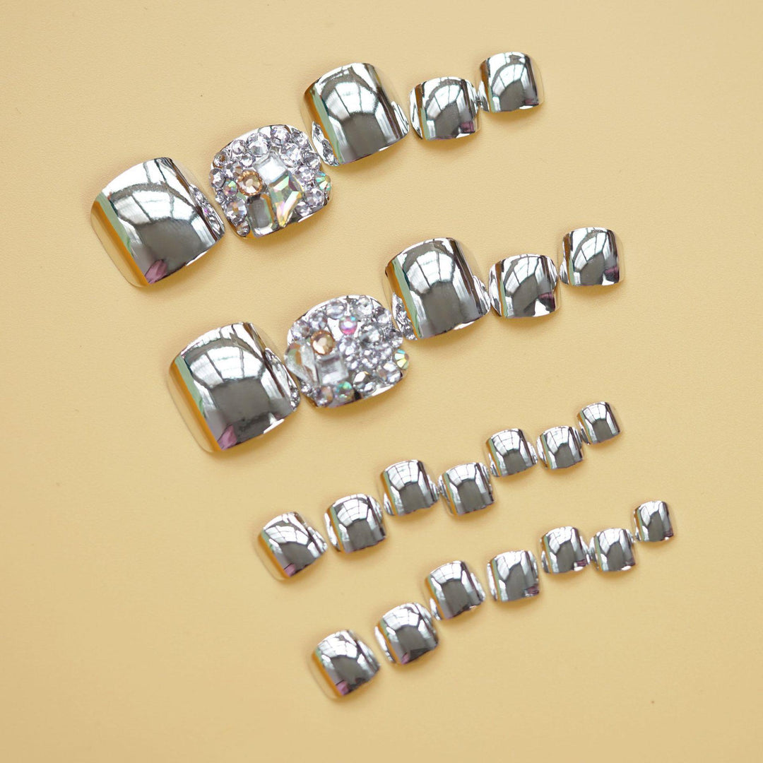 Dekorative mit Strass veredelte Aufklebenägel für die Zehen