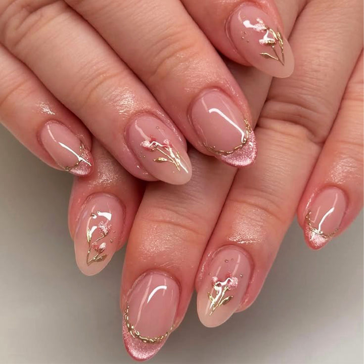 Elegante Kunstnägel mit floralem Design und Glitzer Karnz