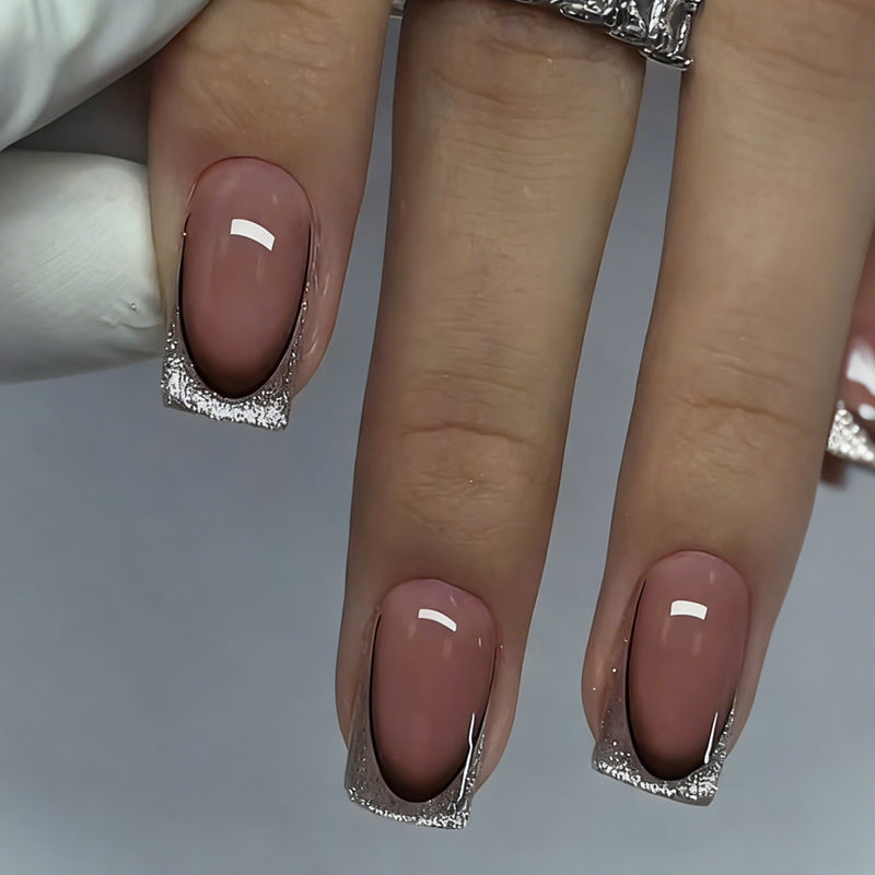 Kunstnagelset mit luxuriösen Glitzerfranzösisch-Spitzen Karnz