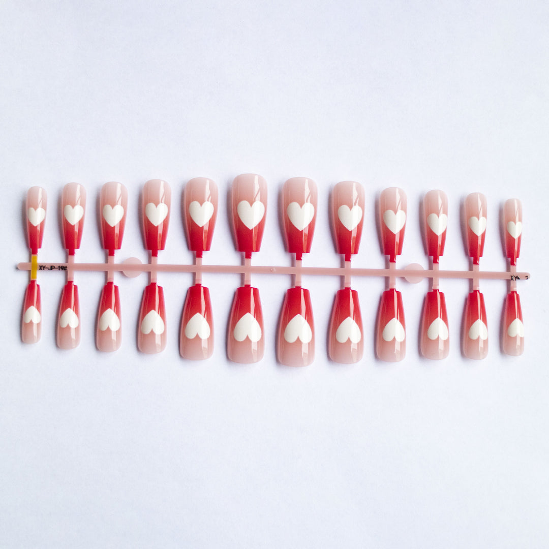 Herzdesign Acryl-Nagelkunst
