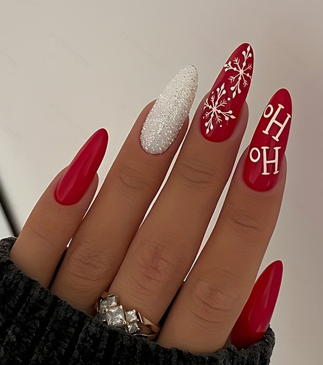 Künstlerische winterliche Nail Art Karnz