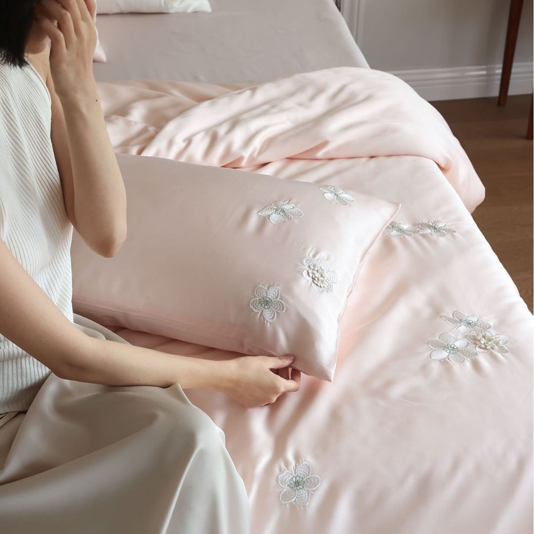 Seidiger Baumwoll-Satin Besticktes Florales Bettbezug-Set mit Applikations-Kissenbezügen