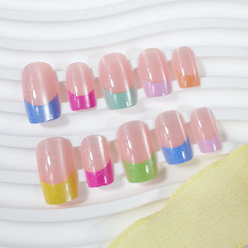Kunstnagelset mit bunten French-Spitzen Karnz