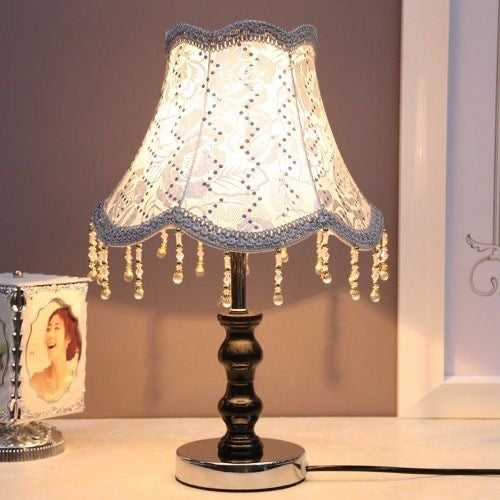 Elegante Spitzen-Tischlampe