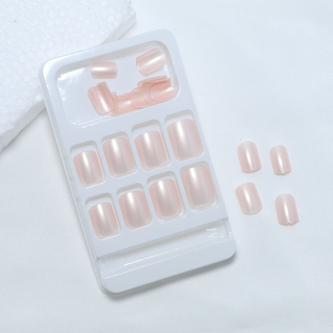 Premium Press-On Nail Kit mit natürlichem Finish Karnz