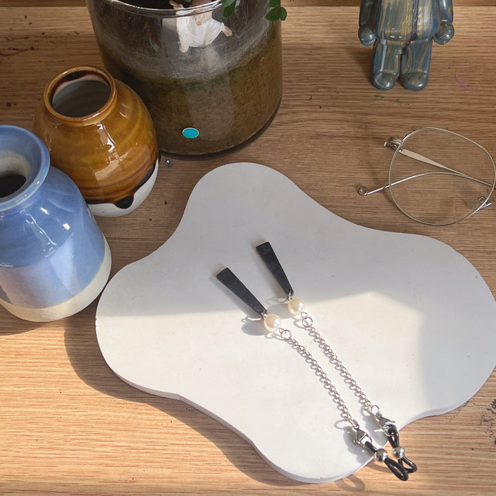 Chic Perlen- und Ketten-Brillenhalter Karnz